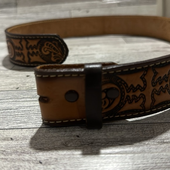 Brown leather embossed cowboy belt size 29 - Picture 5 of 6